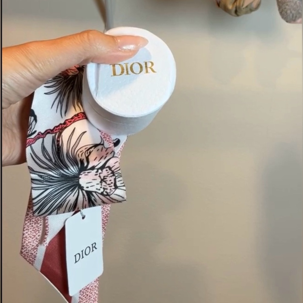 ✨ Christian Dior Red Butterfly Twilly Scarf w/ Box - Picture 3 of 3